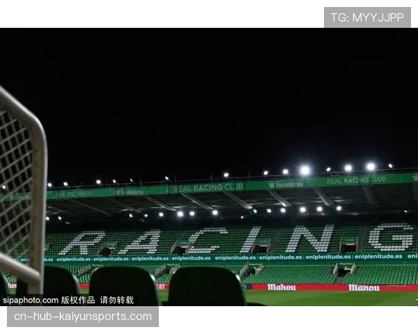 VAR介入取消点球判罚 帕尼切利禁区内倒地引发争议